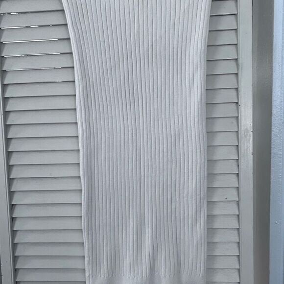 Elegant White Button-Down Skirt - Picture 6 of 9